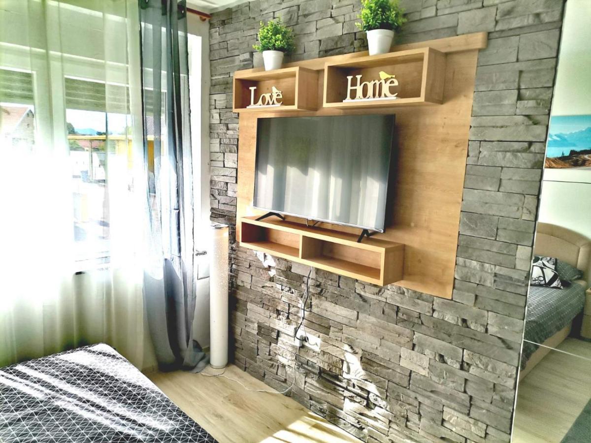 Apartman Anamaria Gospić Buitenkant foto