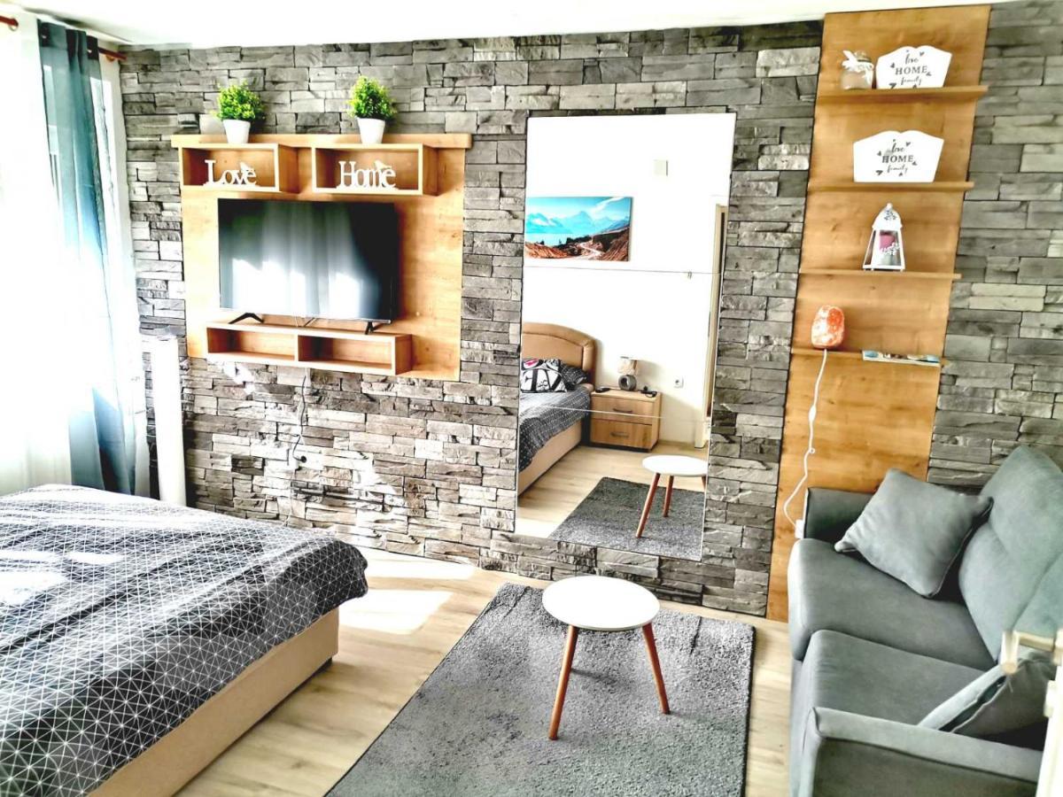 Apartman Anamaria Gospić Buitenkant foto