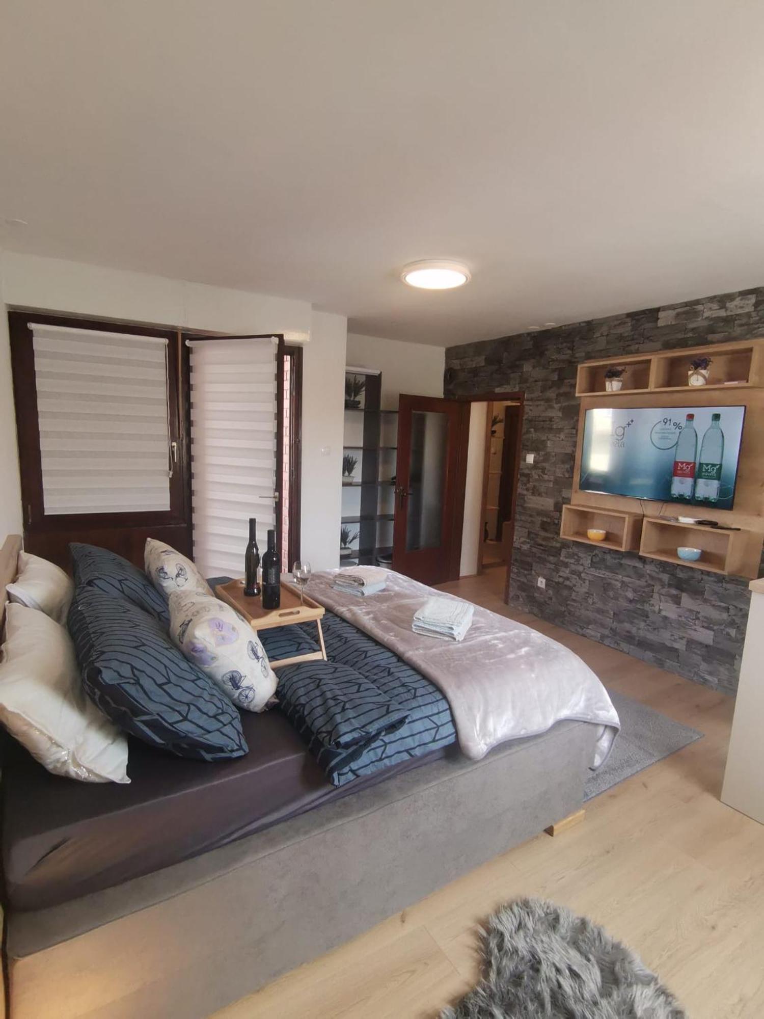 Apartman Anamaria Gospić Buitenkant foto